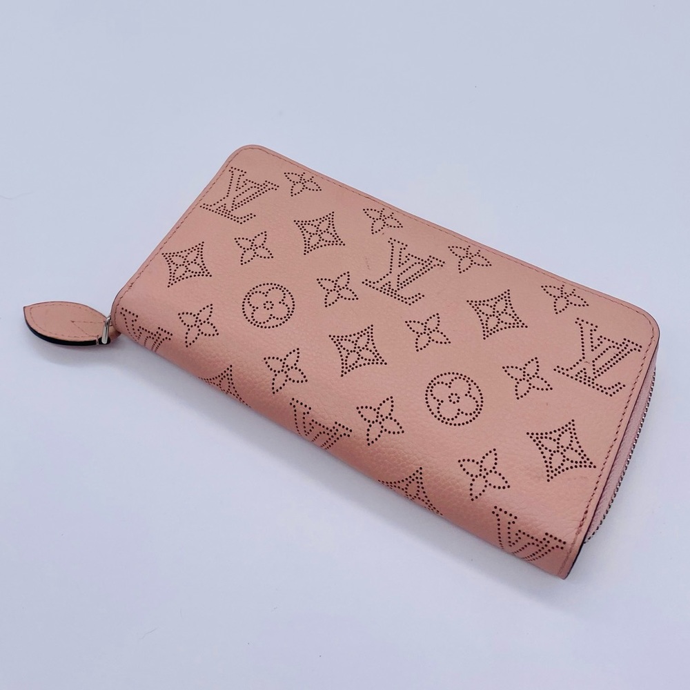 EUC Louis Vuitton Magnolia Pink Monogram Mahina Zippy Wallet - Picture 5 of 15